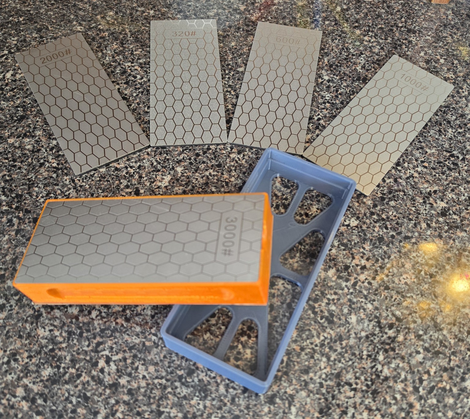 Magnetic diamond knife-sharpening kit with five diamond plates and storage base