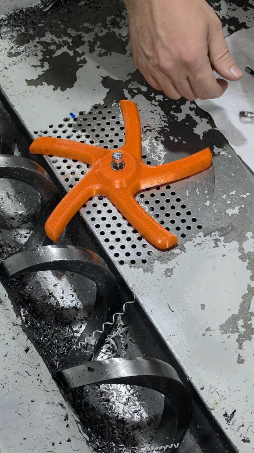 Top flat washer and Nylock nut installed on the Spider axle